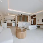 Pnoe Luxury * Φηρά