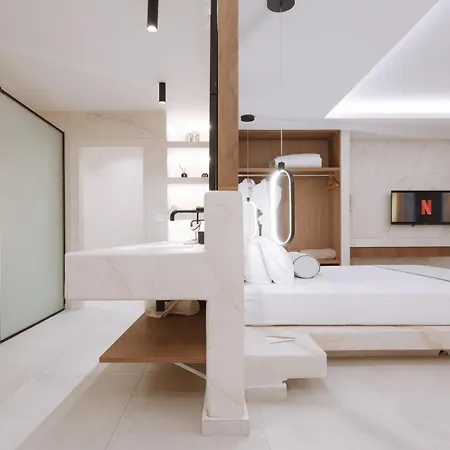 Pnoe Luxury * ثيرا