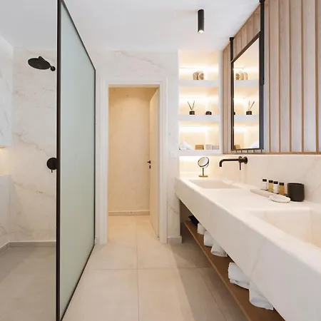 Pnoe Luxury Hotel