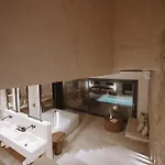 Pnoe Luxury