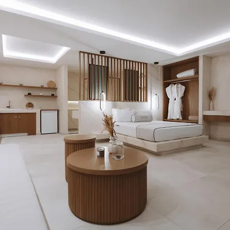 Pnoe Luxury Hotell *