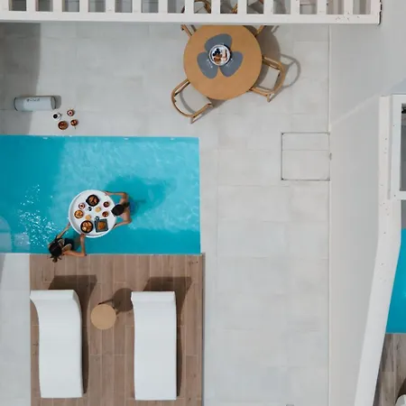 Pnoe Luxury Hotell *