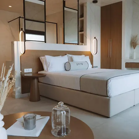 Pnoe Luxury Hotell *