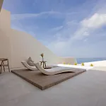 Pnoe Luxury サントリーニ