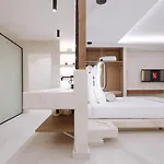 Pnoe Luxury * サントリーニ